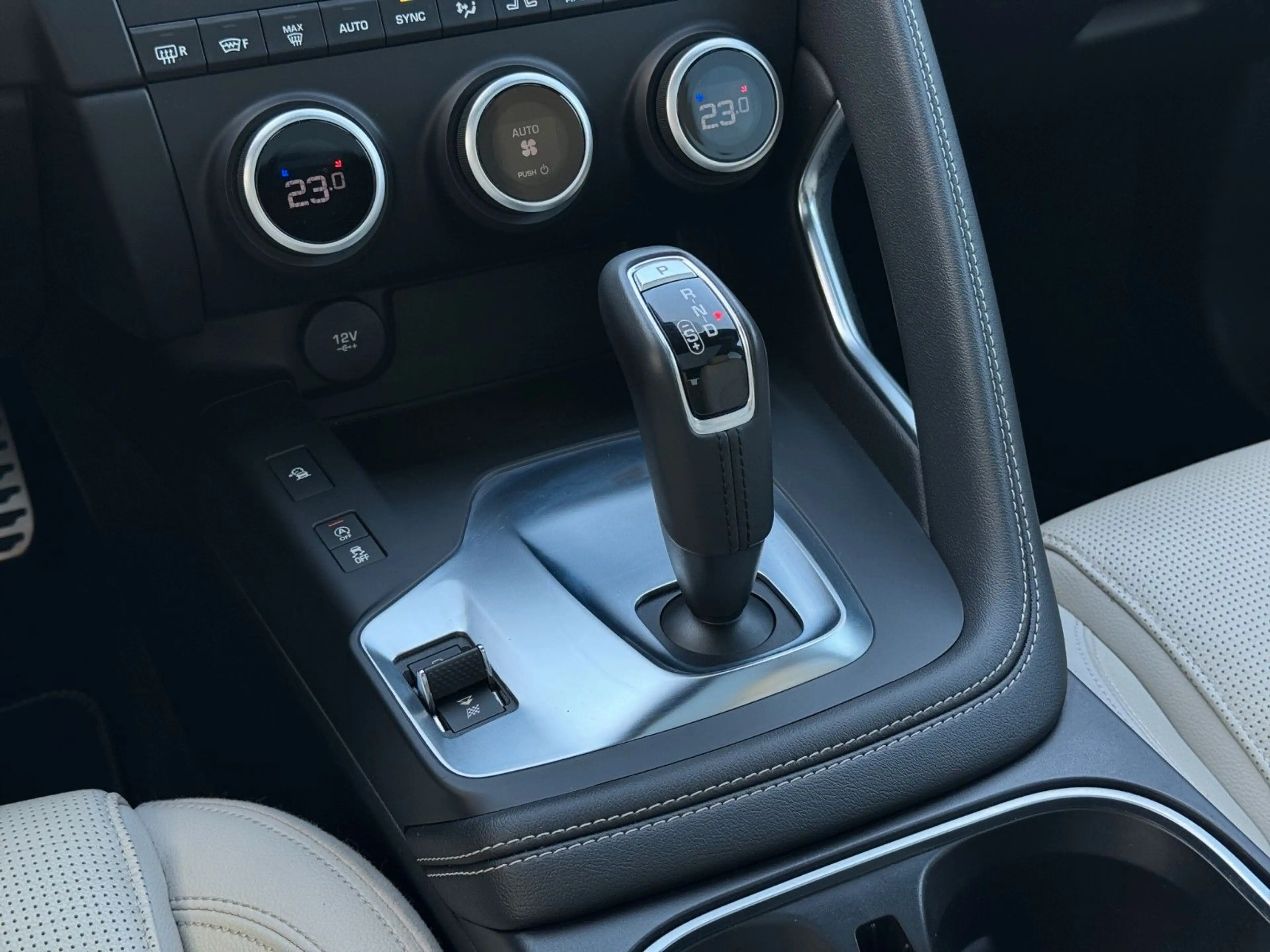 Jaguar E-Pace D180 AWD Aut. R-Dynamic S Black Pack PANO — photo 15