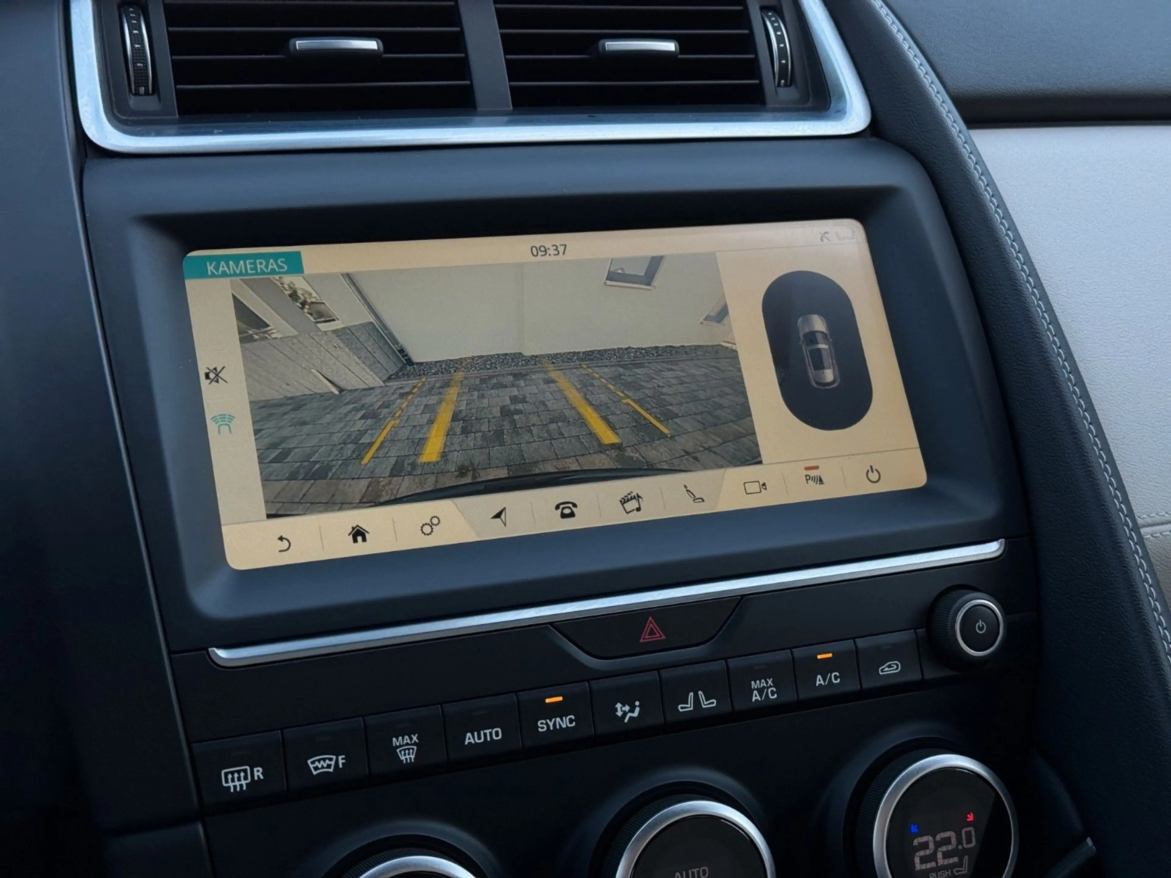 Jaguar E-Pace D180 AWD Aut. R-Dynamic S Black Pack PANO — photo 11