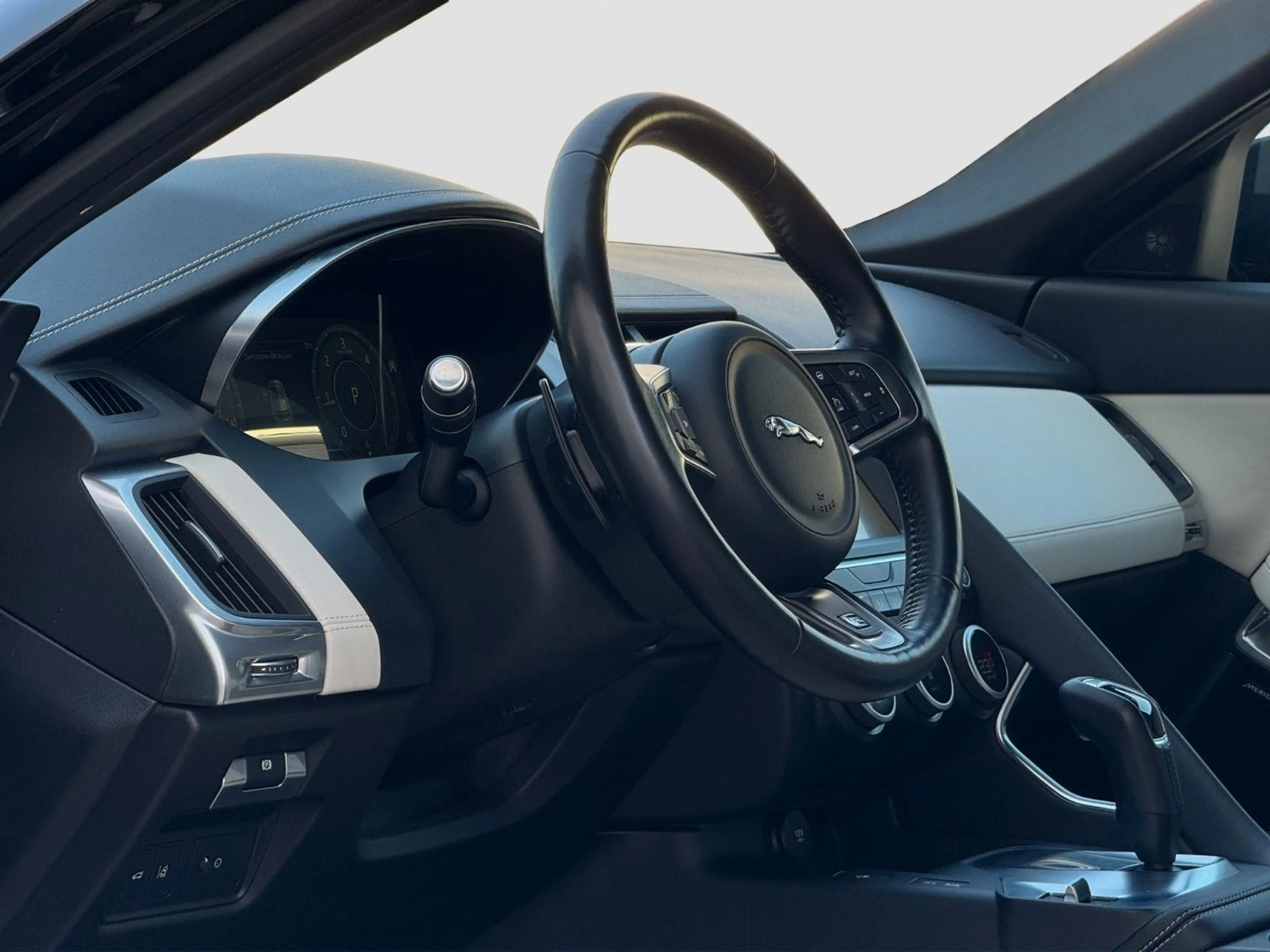 Jaguar E-Pace D180 AWD Aut. R-Dynamic S Black Pack PANO — photo 7
