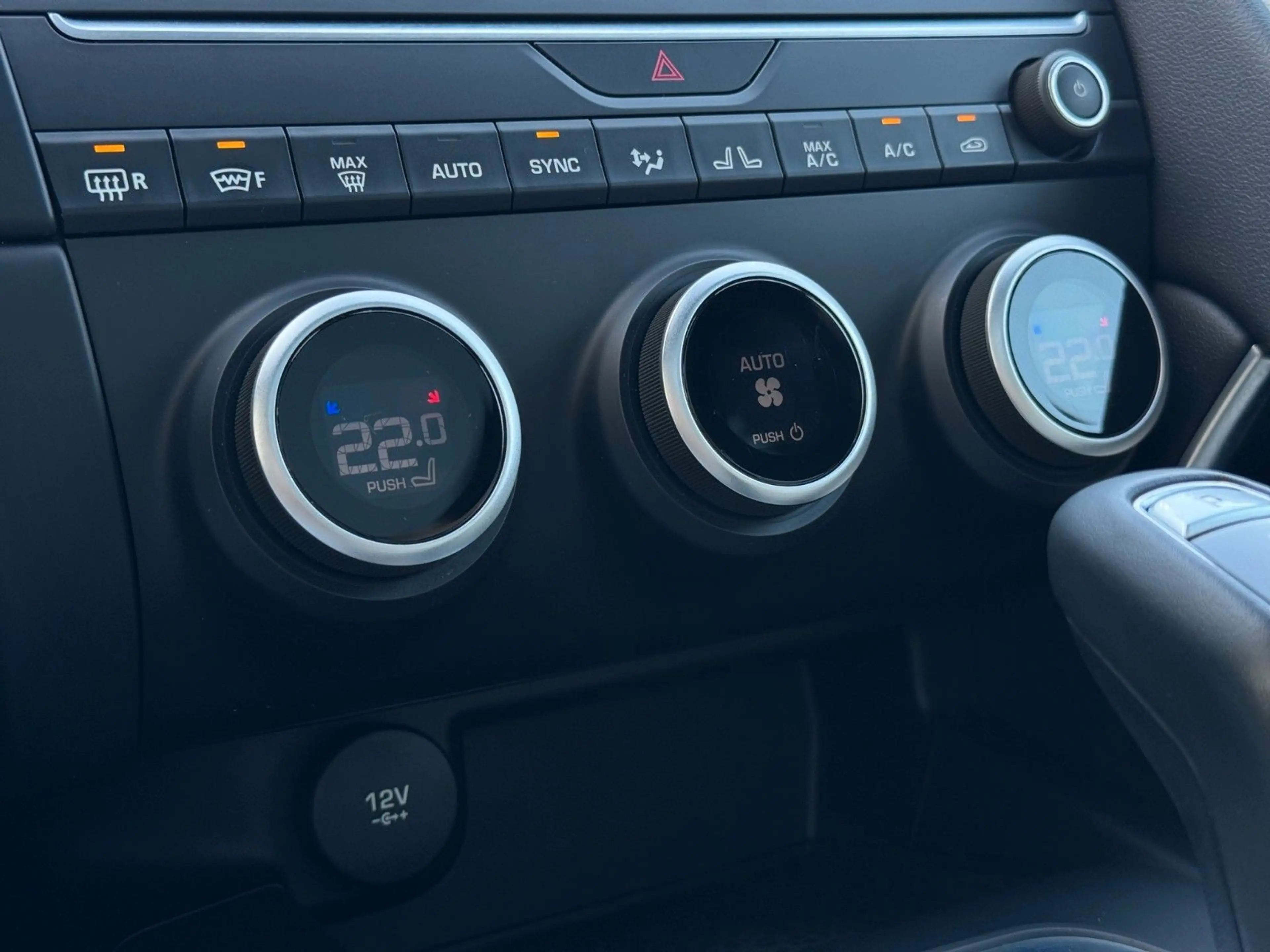 Jaguar E-Pace D180 AWD Aut. R-Dynamic S Black Pack PANO — photo 14