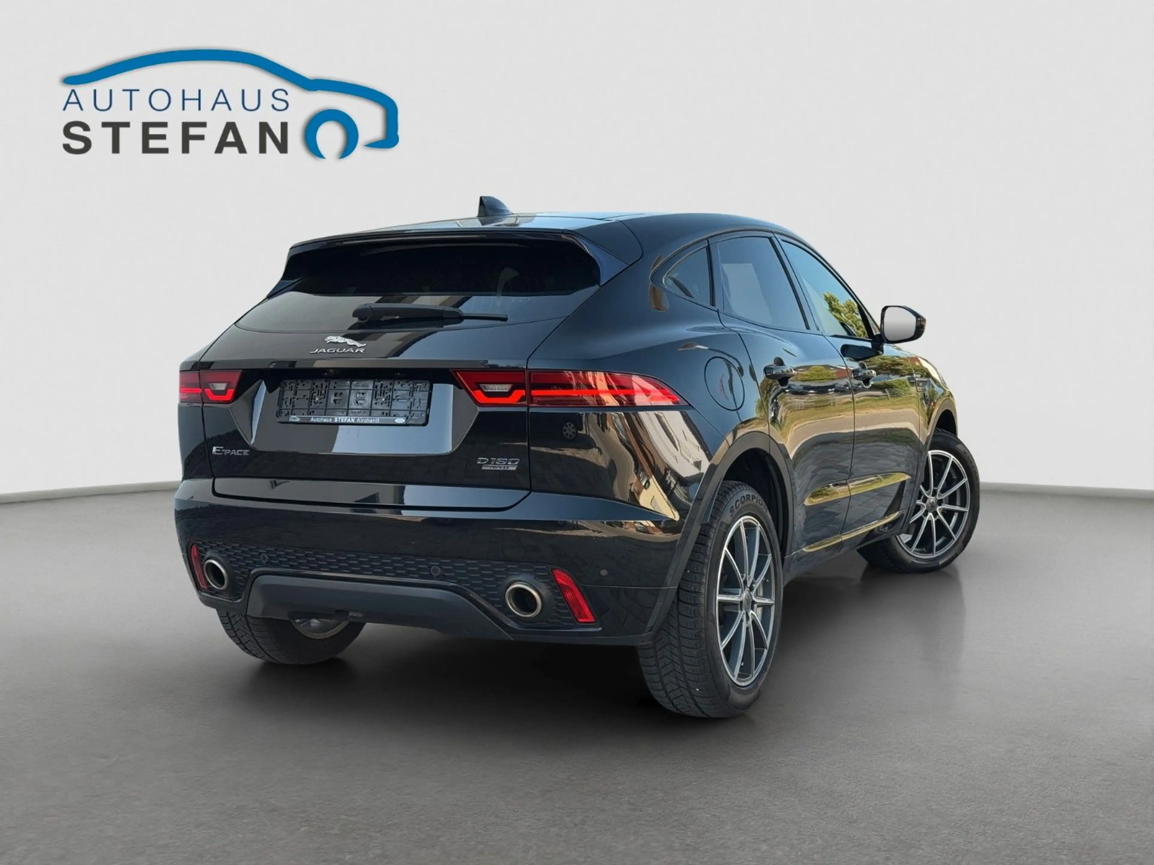 Jaguar E-Pace D180 AWD Aut. R-Dynamic S Black Pack PANO — photo 3