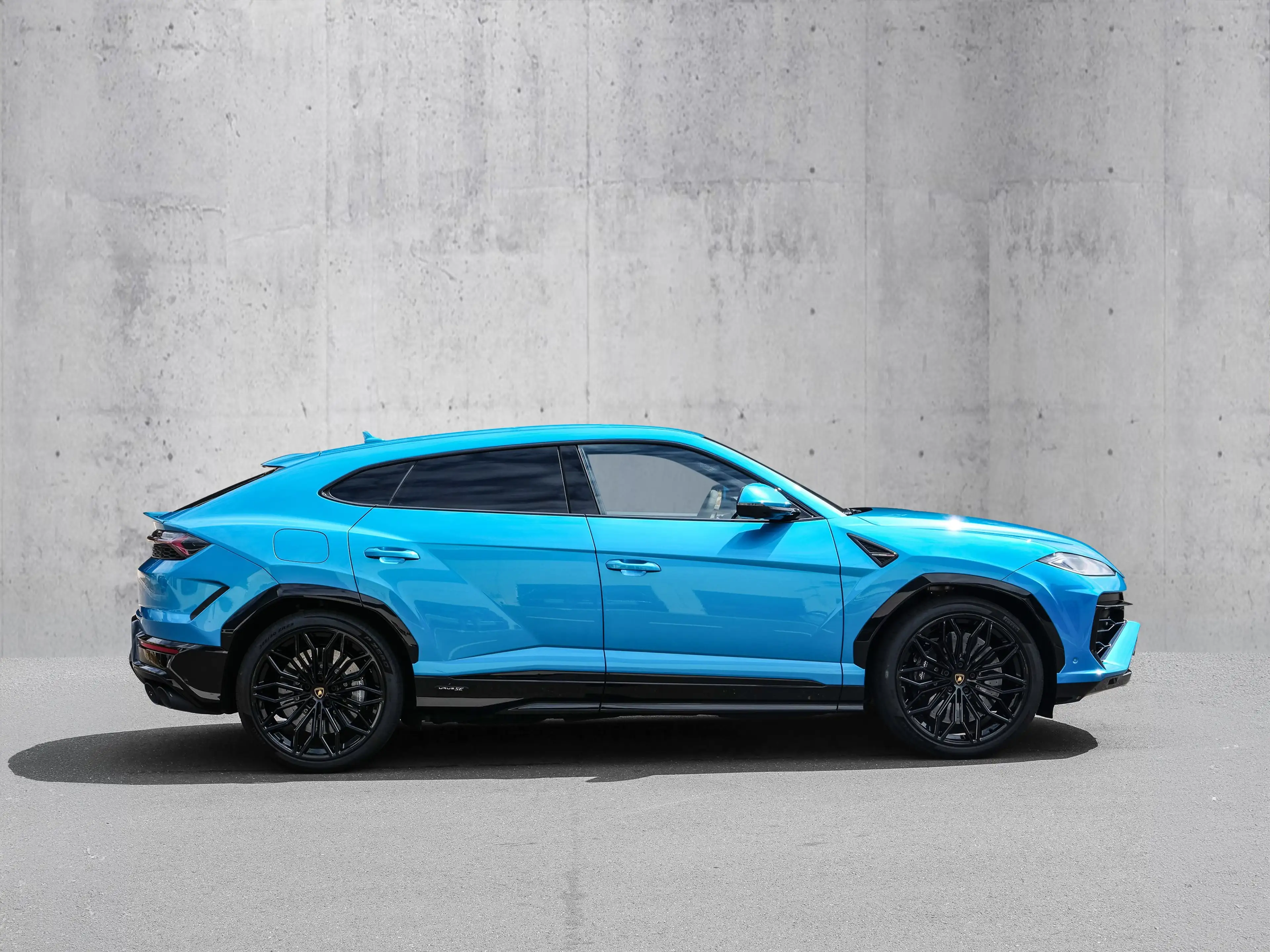 Lamborghini Urus SE Blu Uranus, Panoramic Roof — photo 2