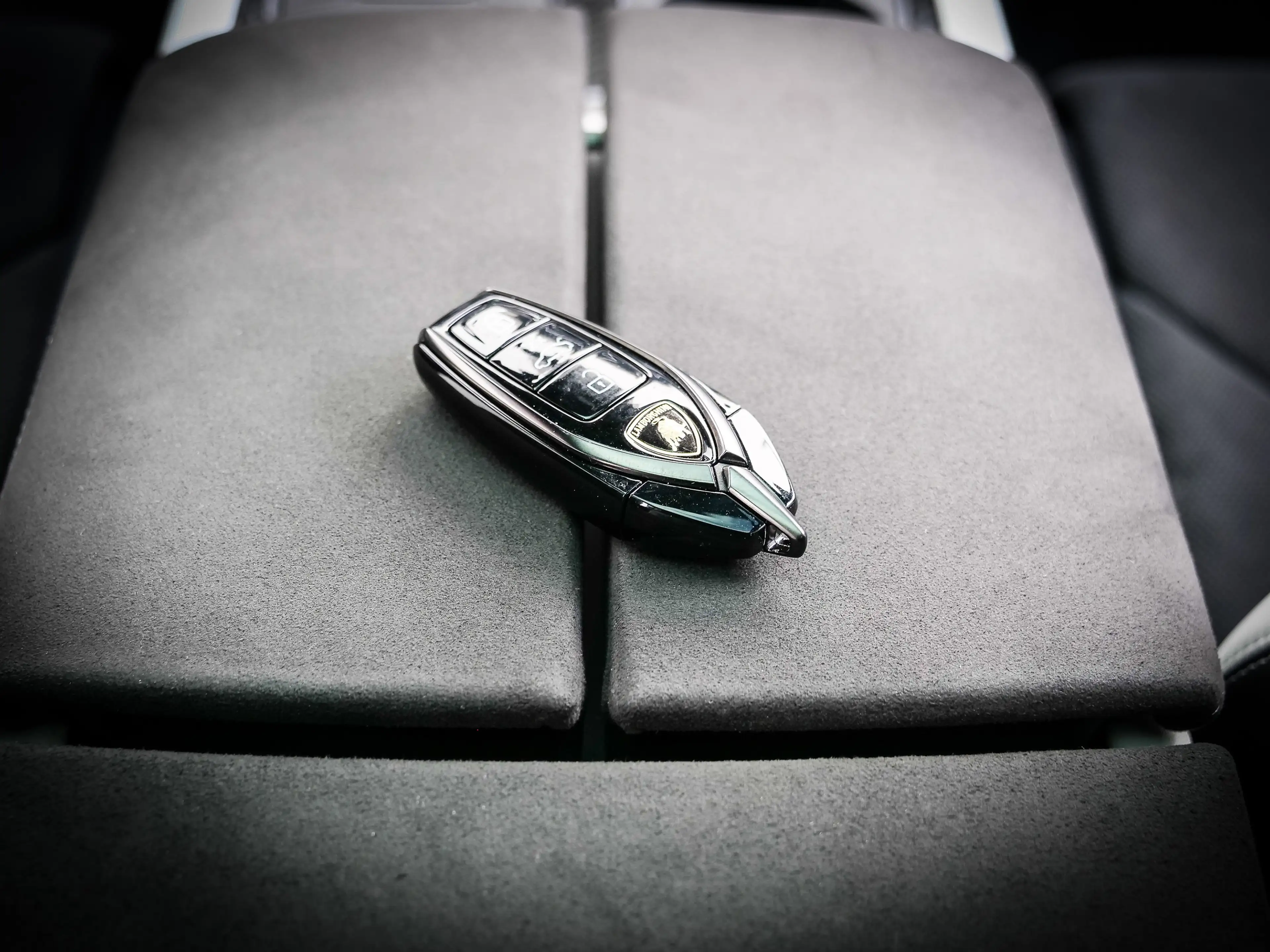 Lamborghini Urus SE Blu Uranus, Panoramic Roof — photo 14