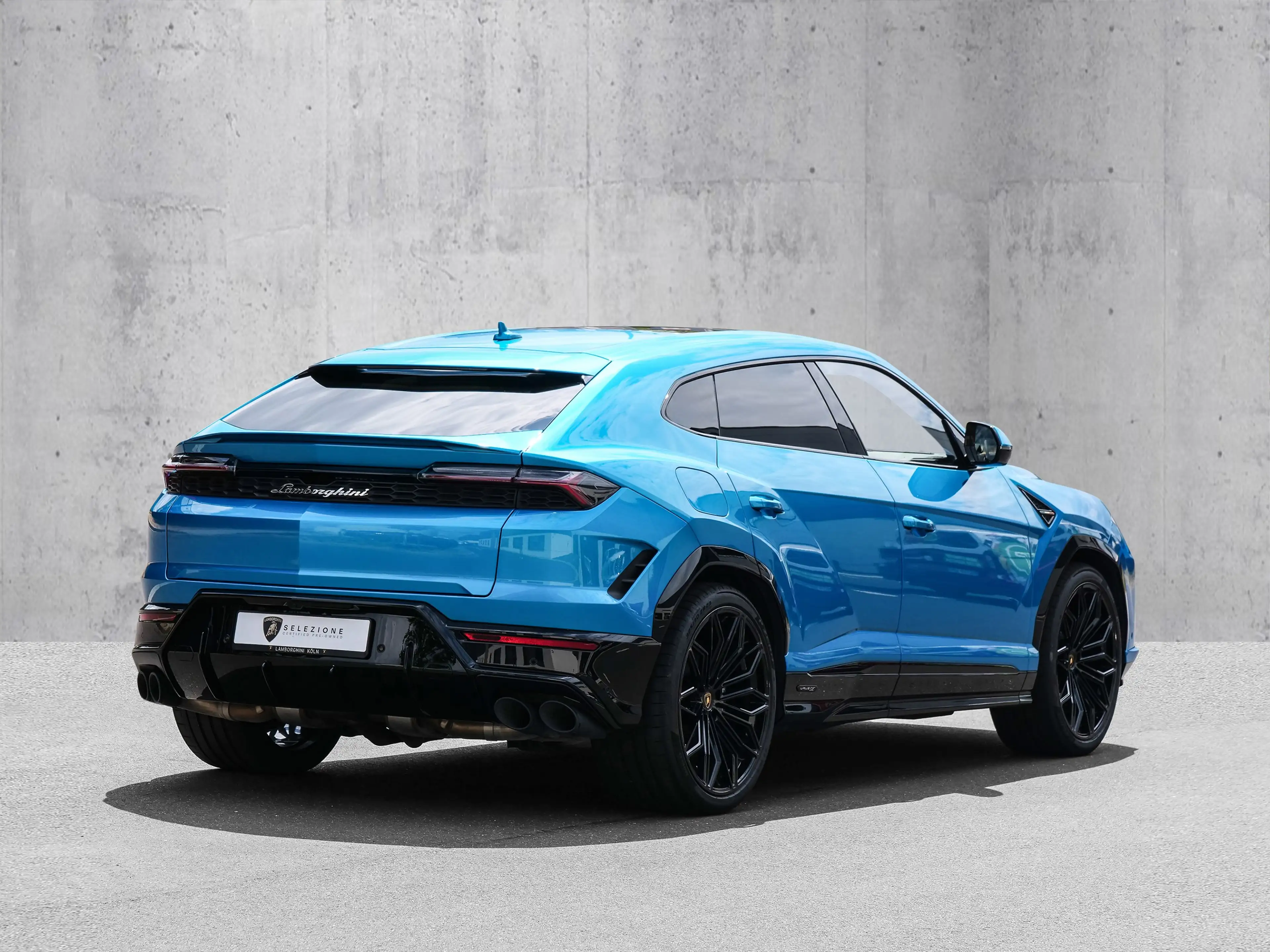 Lamborghini Urus SE Blu Uranus, Panoramic Roof — photo 3