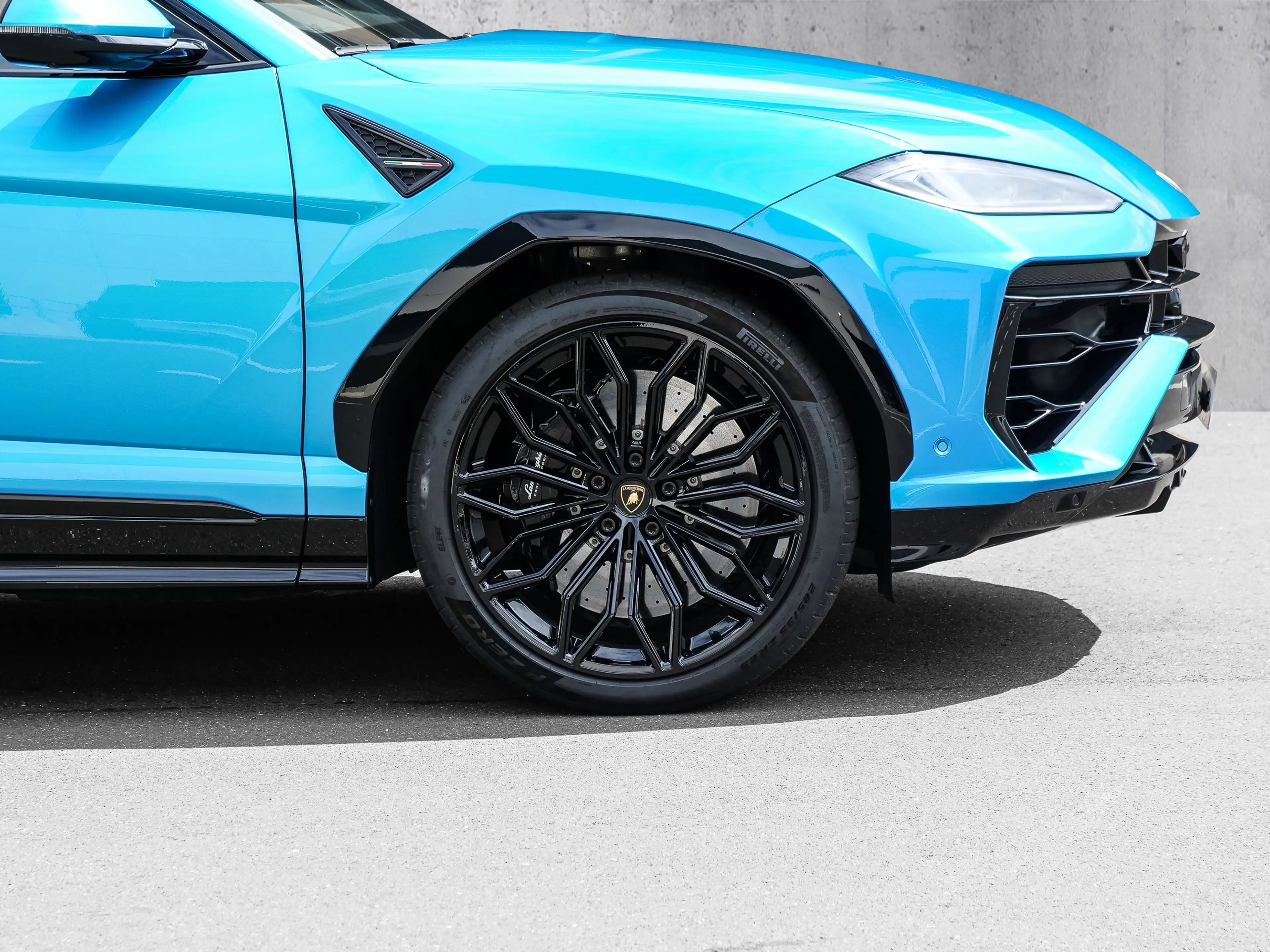 Lamborghini Urus SE Blu Uranus, Panoramic Roof — photo 9