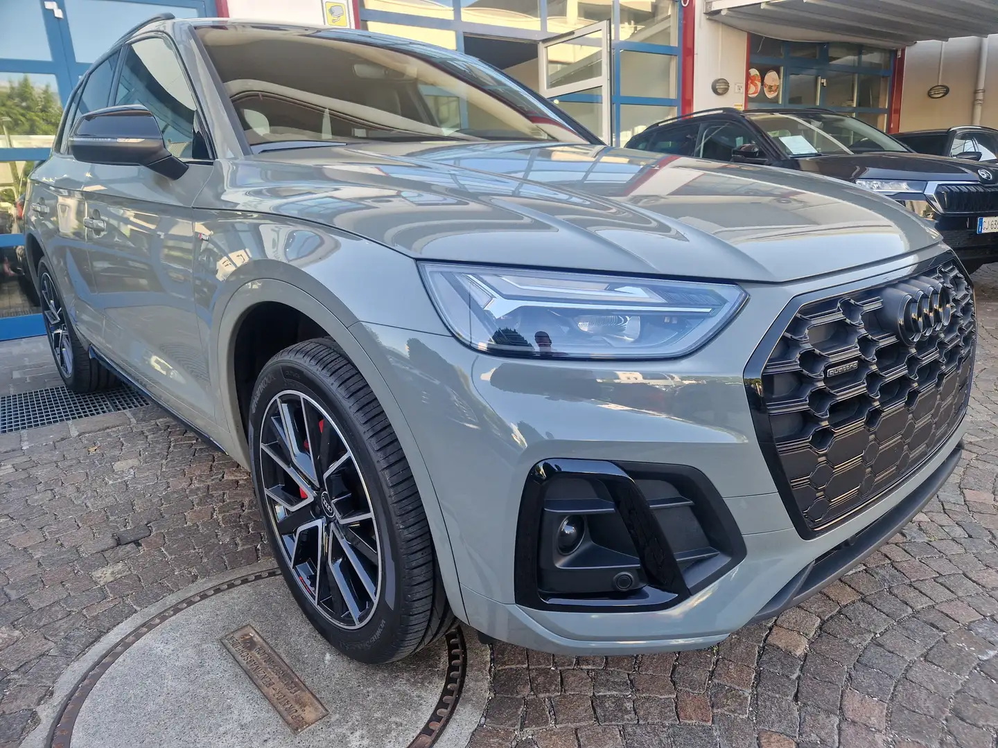 Audi Q5 40TDI204Cv quattro Str. S line+ VirCock 20"Keyless Grigio - 2