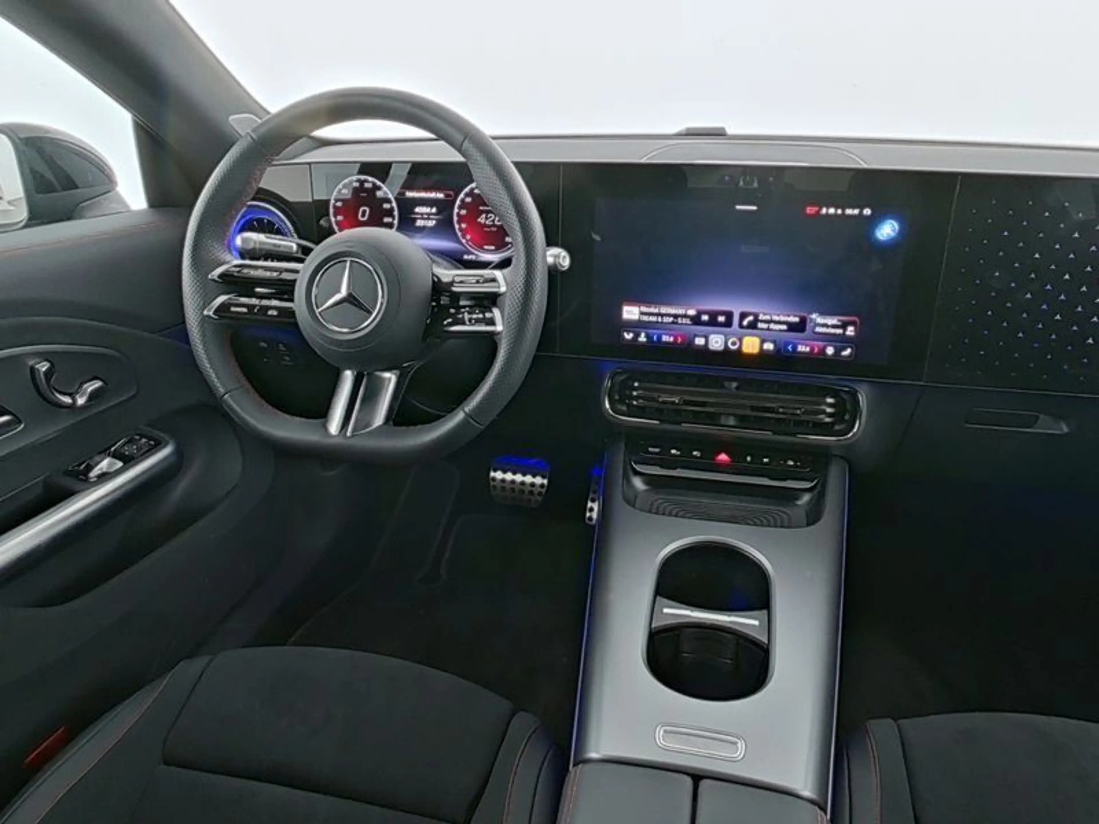 Mercedes-Benz CLA 250 + EQ AMG+ PREMIUM NIGHT PANO FAP MEMO VZA — photo 8