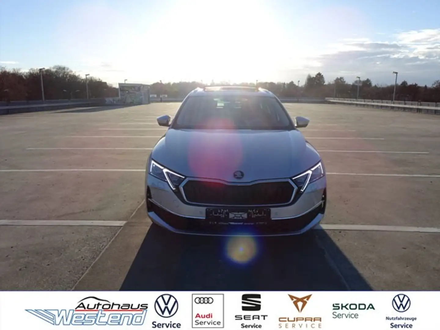 Skoda Octavia Kombi 2.0l TDI 110kW DSG Navi LED Klima Navi Silber - 1