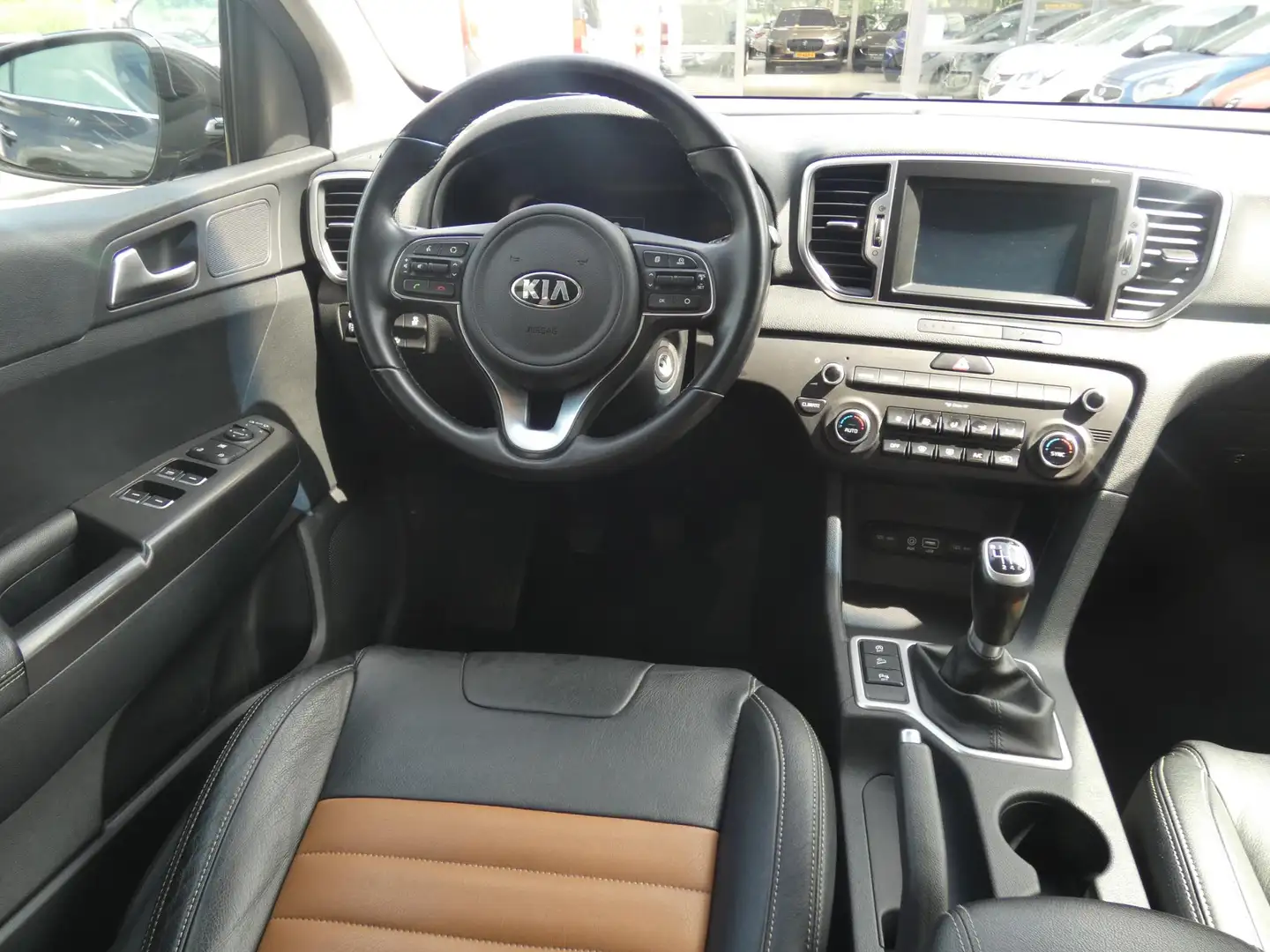 Kia Sportage 1.6 GDI DynamicLine | TREKHAAK | NAVIGATIE | ACHTE Zwart - 2