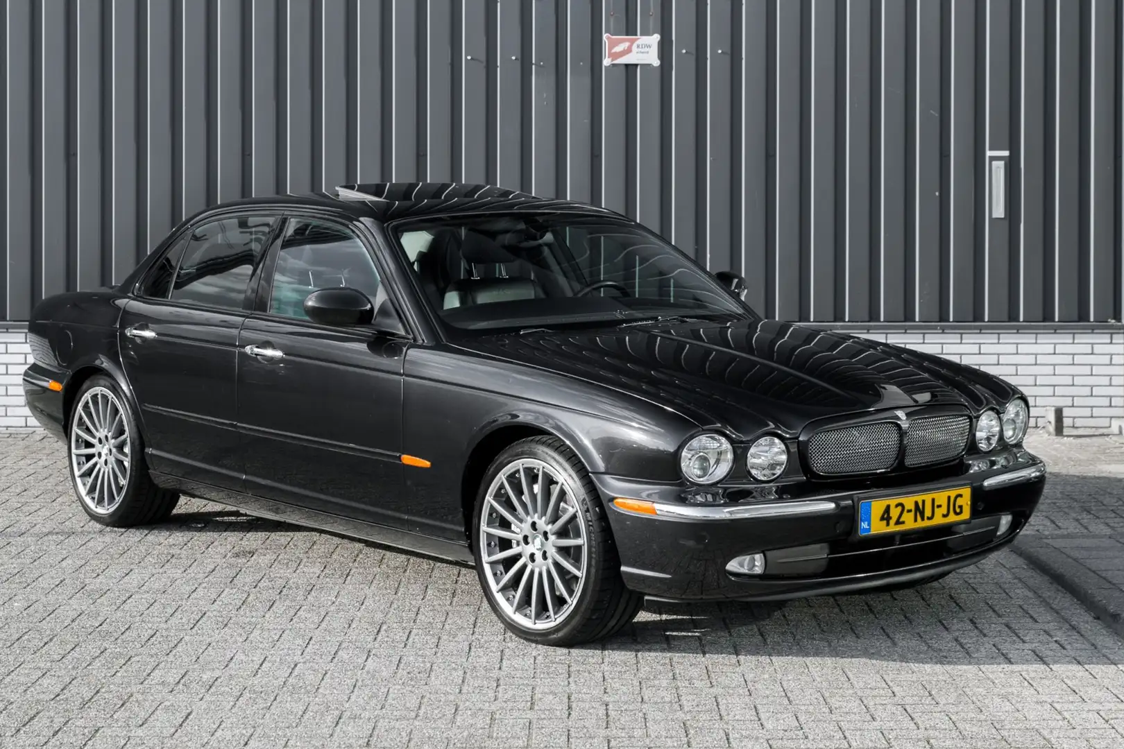 Jaguar XJR 4.2 V8 Super *Volledig Onderhouden* Zwart - 2