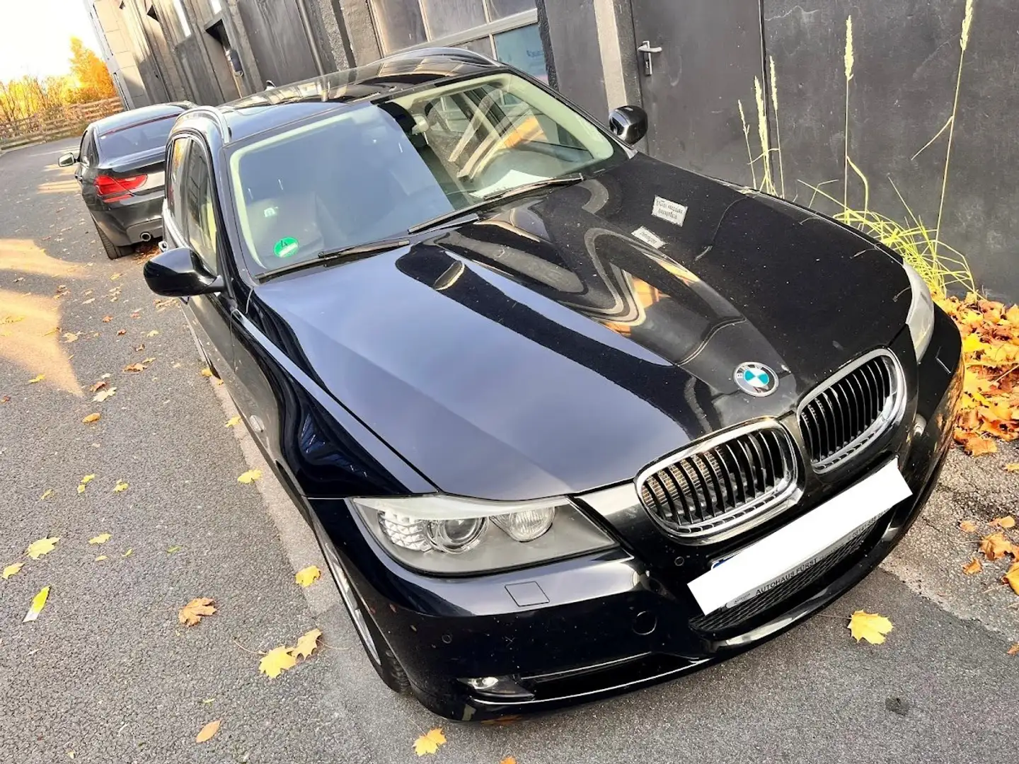 BMW 318 3er Touring 318i Touring Aut. TÜV 01.2027 Schwarz - 2