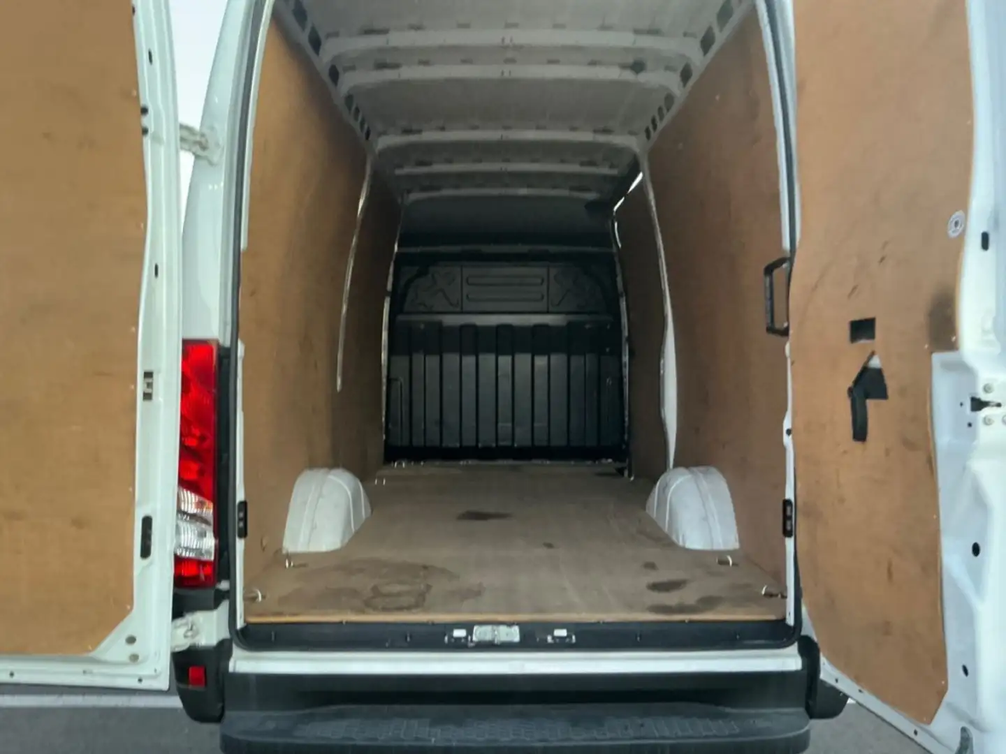 Iveco Daily Furgón 35S14 V 3520 H1 9.0 136 Blanco - 2