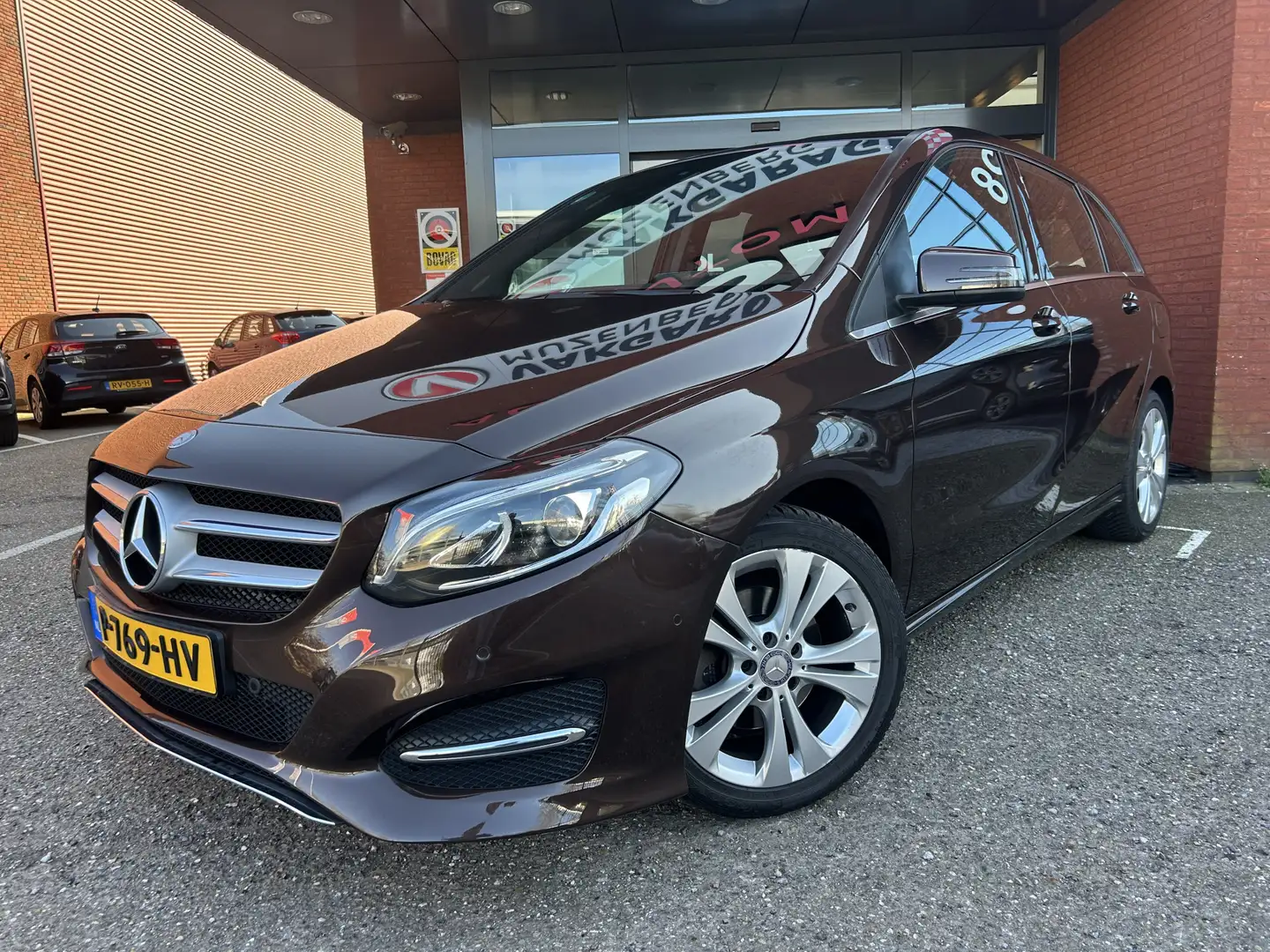 Mercedes-Benz B 180 Ambition // LED // NAVI // CLIMA // HALF LEDER // Bruin - 2