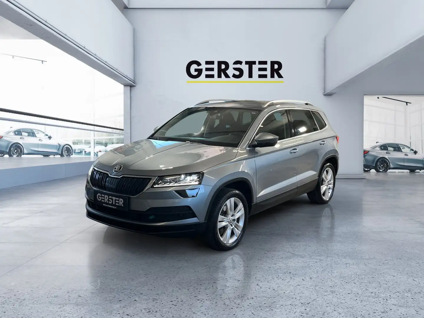 Skoda Karoq 2.0 TDI 4x4 Style 125 ACC AHK LED Navi SHZ Grau - 1