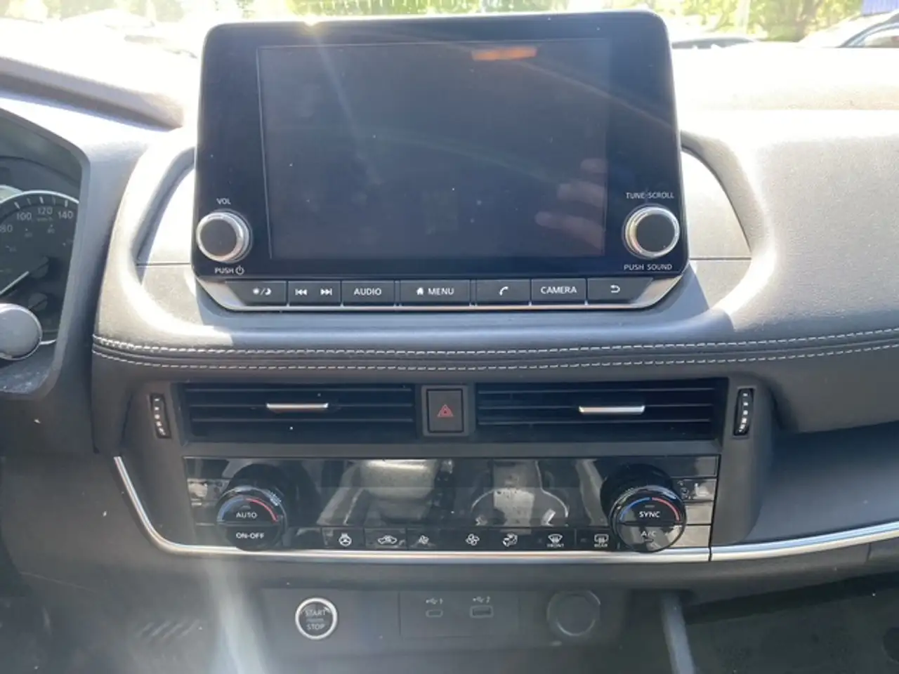 Nissan Rogue снимка Nissan Rogue