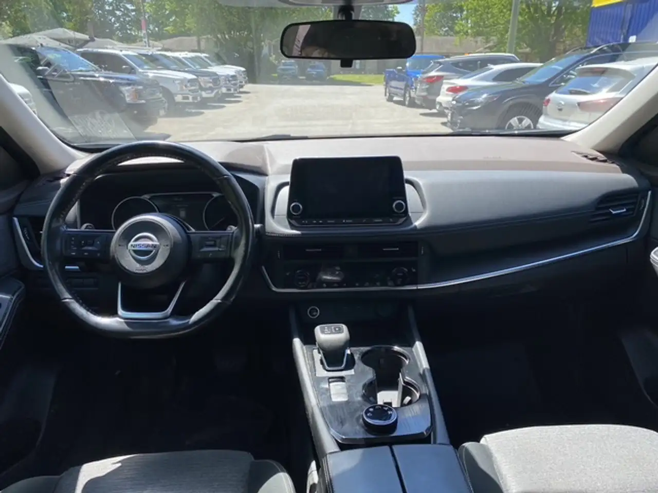 Nissan Rogue снимка Nissan Rogue
