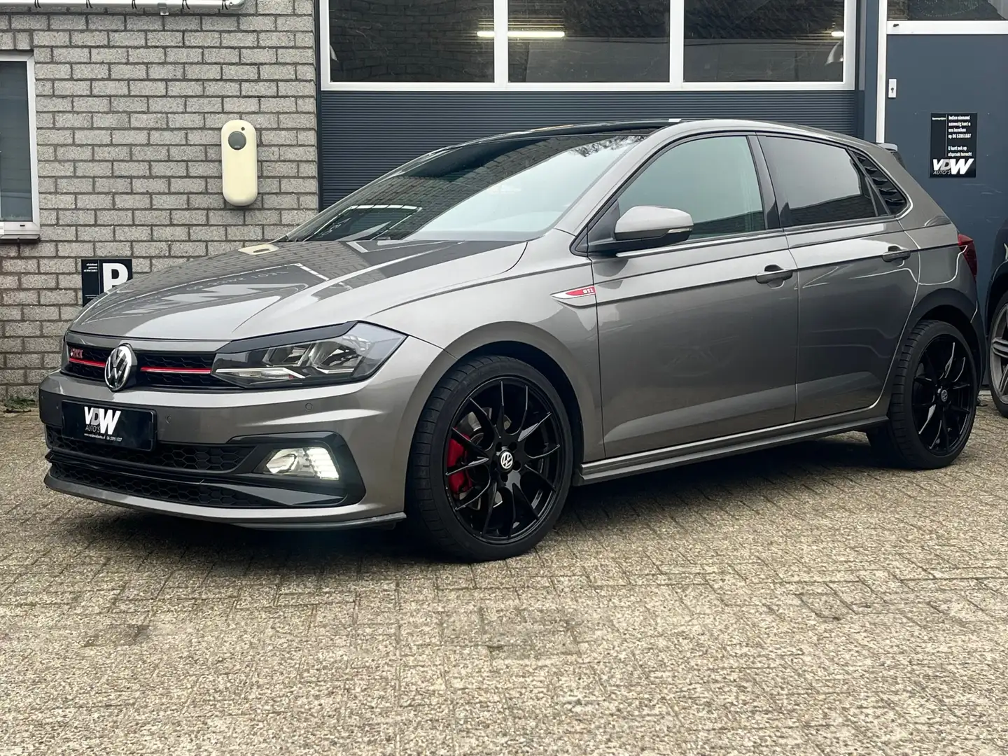 Volkswagen Polo GTI 2.0 TSI AUTOMAAT PANO STOELVERW Grau - 2