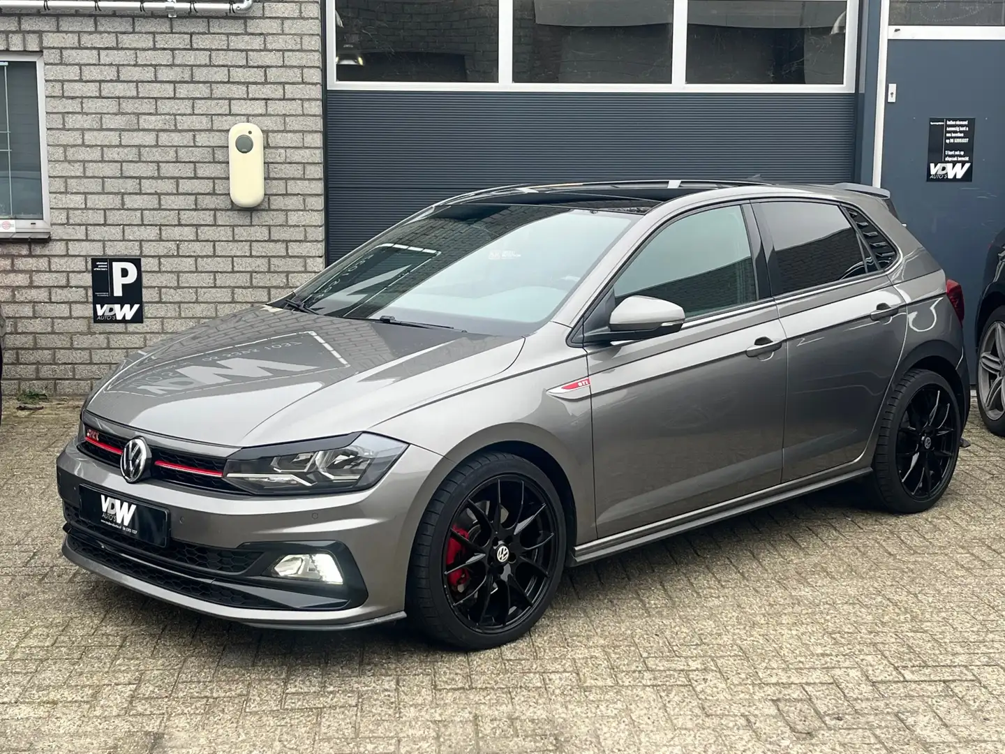 Volkswagen Polo GTI 2.0 TSI AUTOMAAT PANO STOELVERW Grau - 1