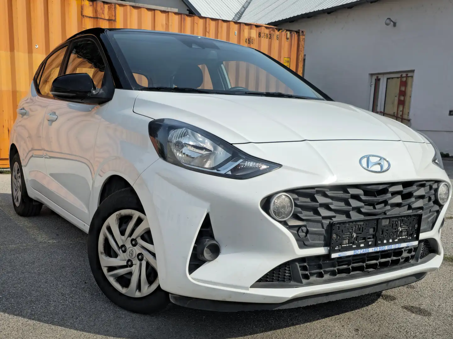Hyundai i10 1,0 chic Weiß - 1