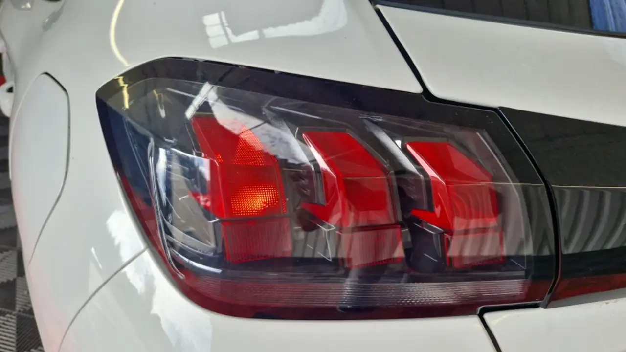 Peugeot 208 208 — photo 30