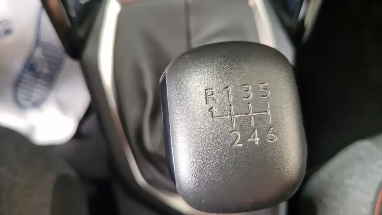 Peugeot 208 208 — photo 21