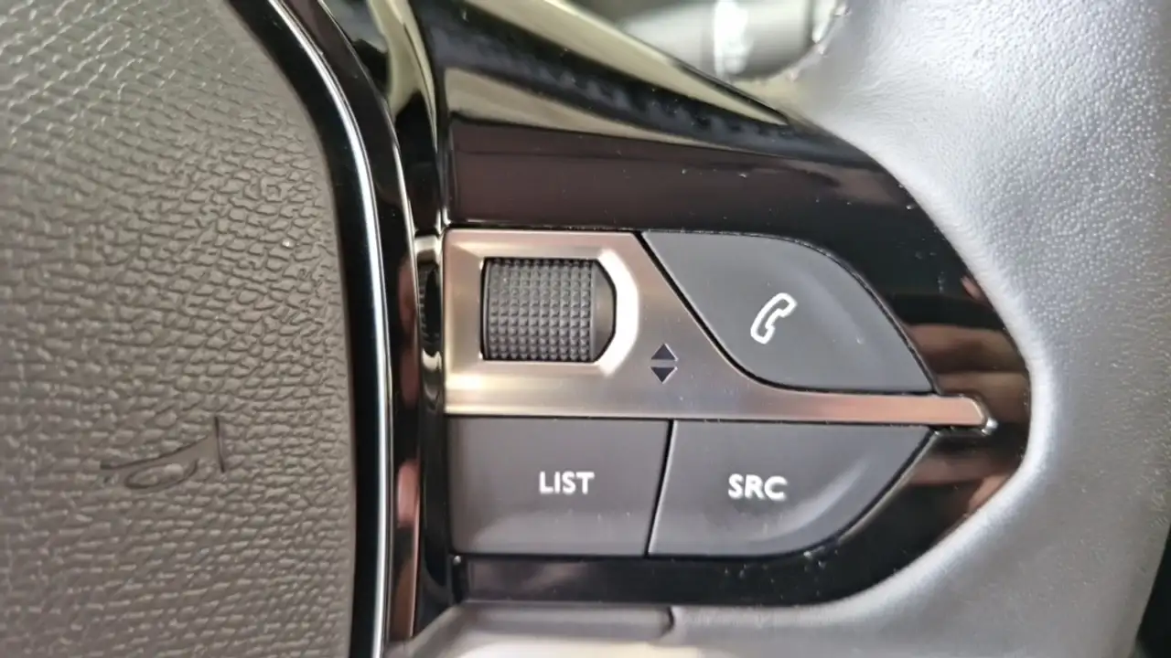 Peugeot 208 208 — photo 23