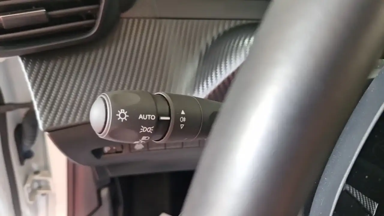 Peugeot 208 208 — photo 26