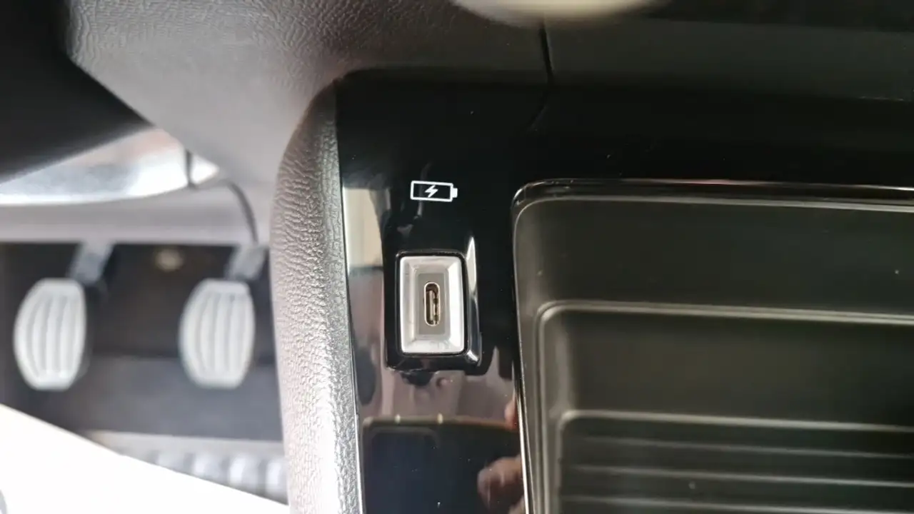 Peugeot 208 208 — photo 20