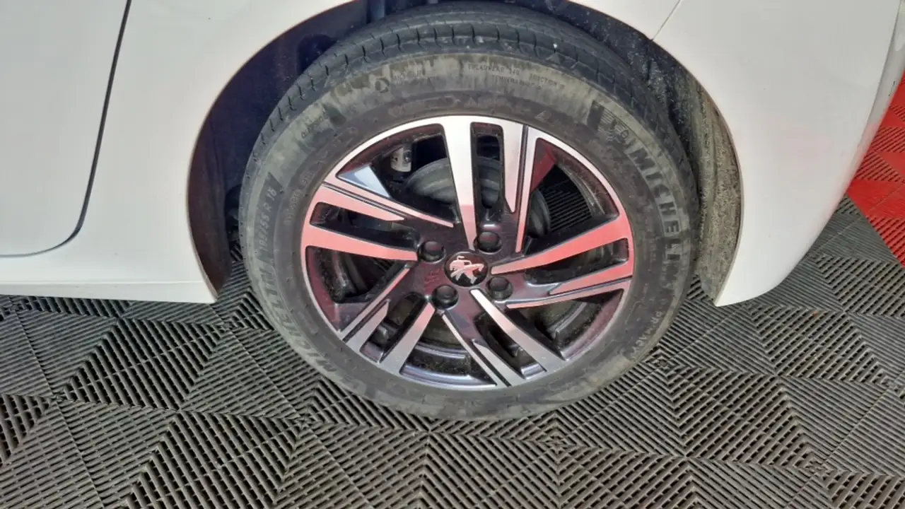 Peugeot 208 208 — photo 28