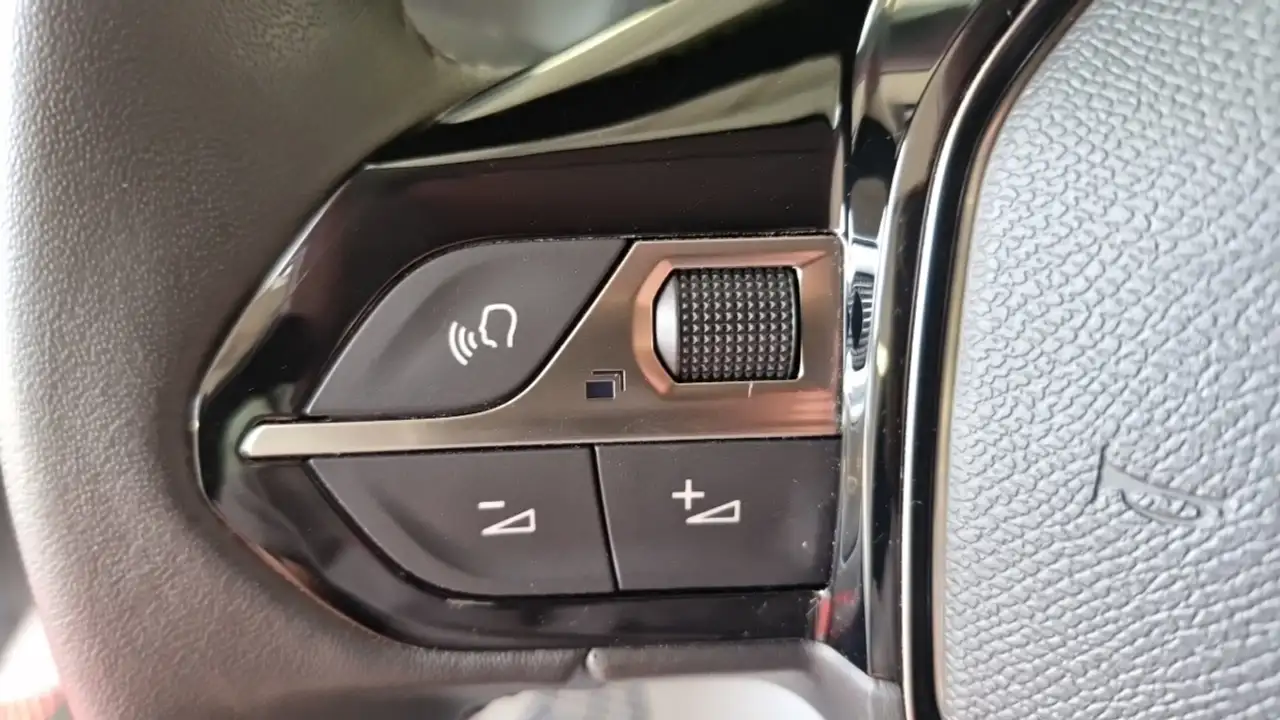 Peugeot 208 208 — photo 24
