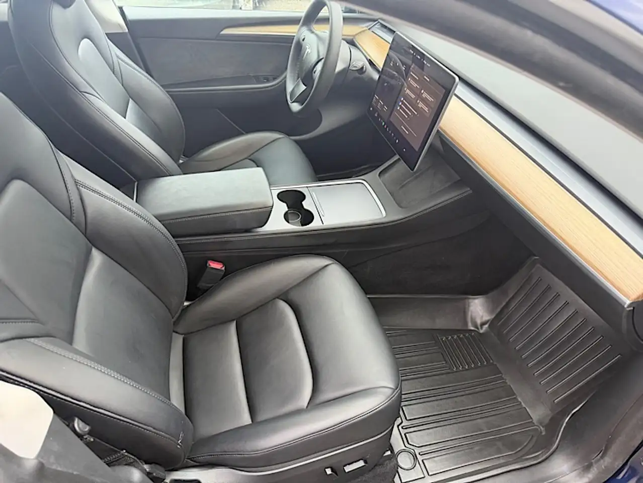 Tesla Model Y снимка Tesla Model Y