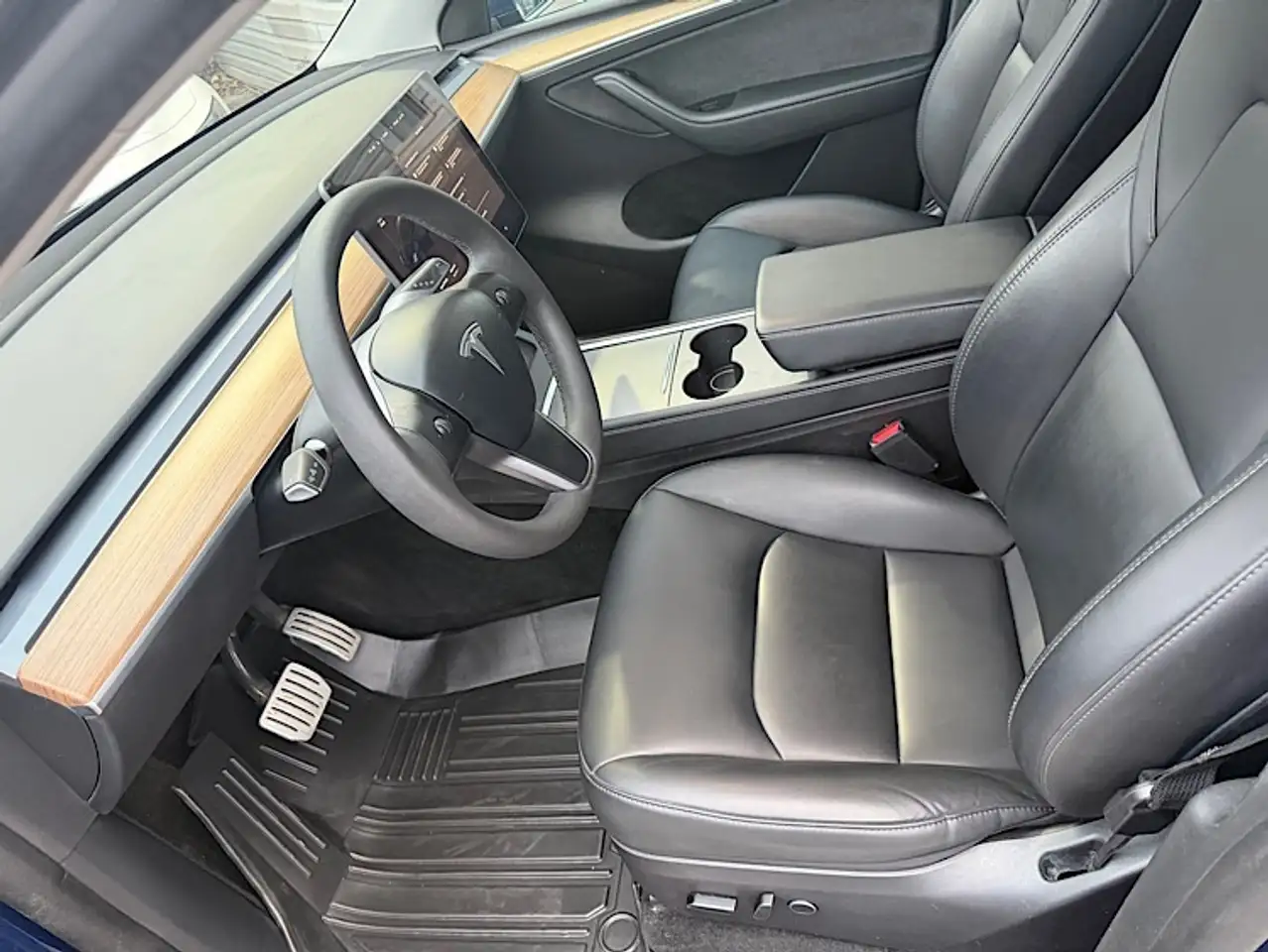 Tesla Model Y снимка Tesla Model Y