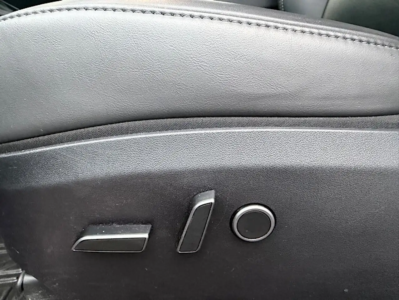Tesla Model Y снимка Tesla Model Y