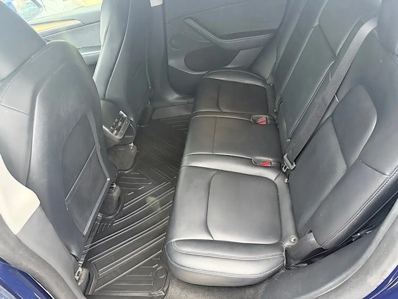 Tesla Model Y снимка Tesla Model Y