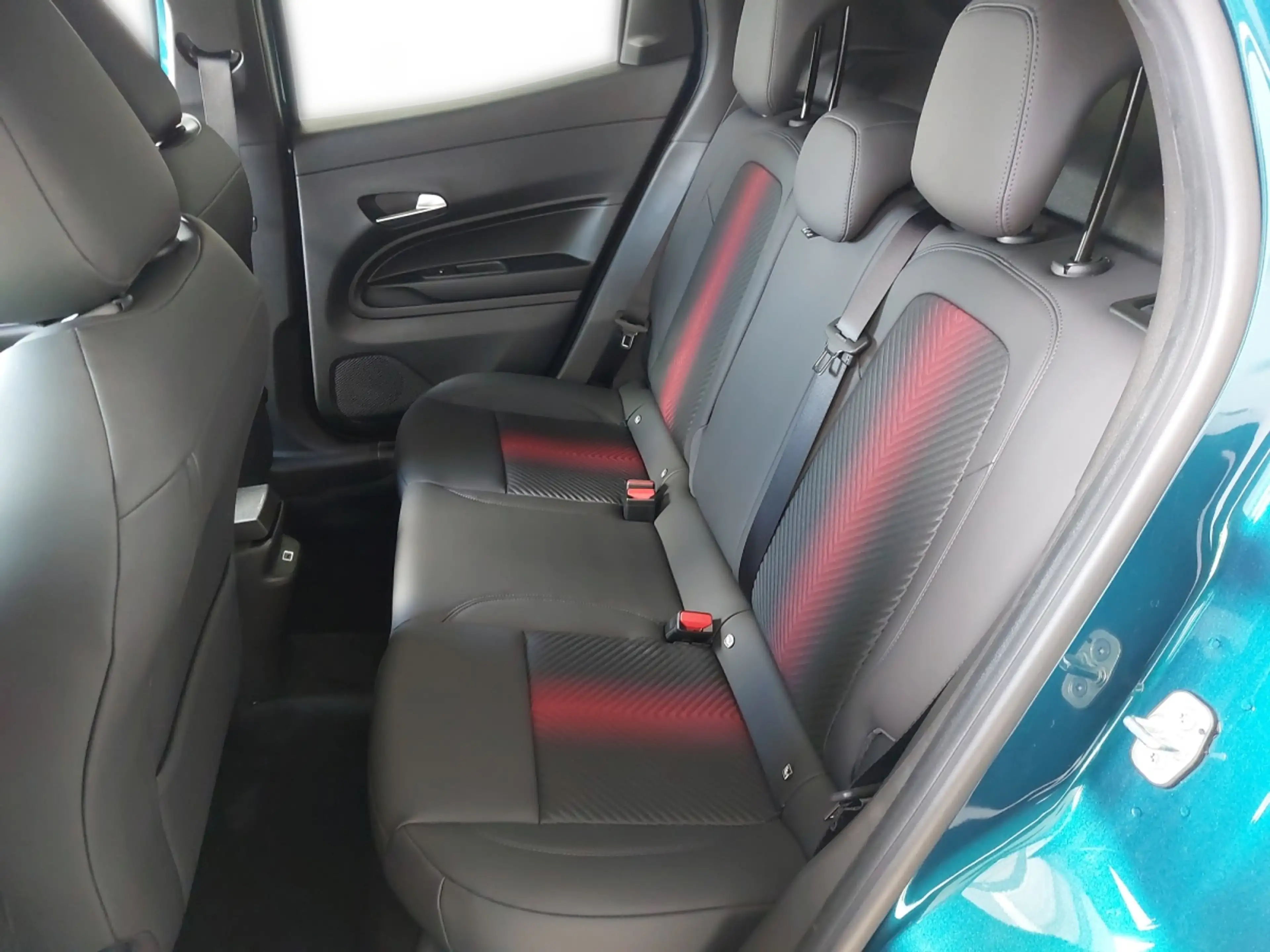 Alfa Romeo Junior eHybrid TI 145 — photo 11