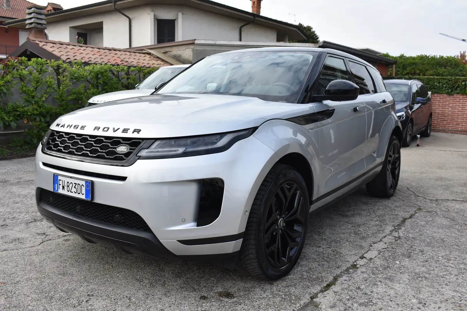 Land Rover Range Rover Evoque II 2.0d i4 Mhev First Edition awd 180cv auto Argento - 2