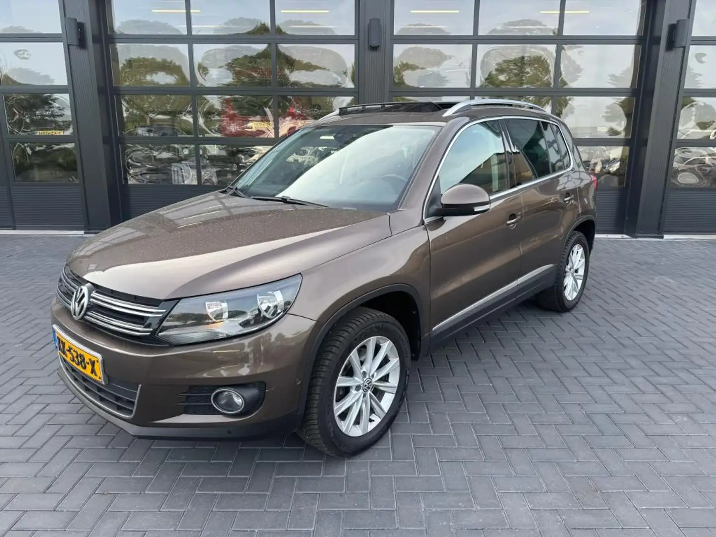Volkswagen Tiguan 2.0 TDI Dsg Bruin - 1