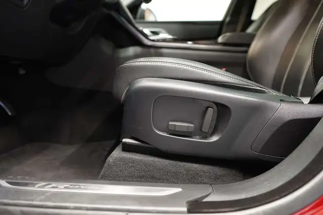 Land Rover Range Rover Velar view 15