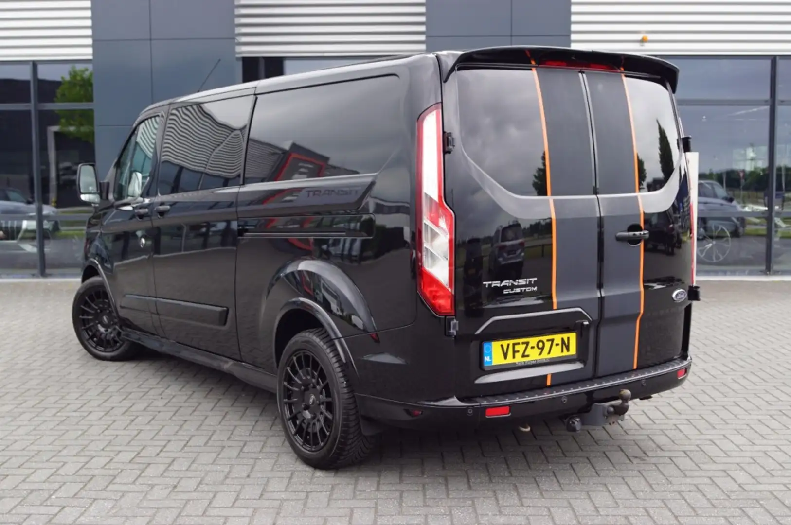 Ford Transit Custom 320 2.0 TDCI L2H1 Sport Dubbele cabine 185pk /Navi Zwart - 2
