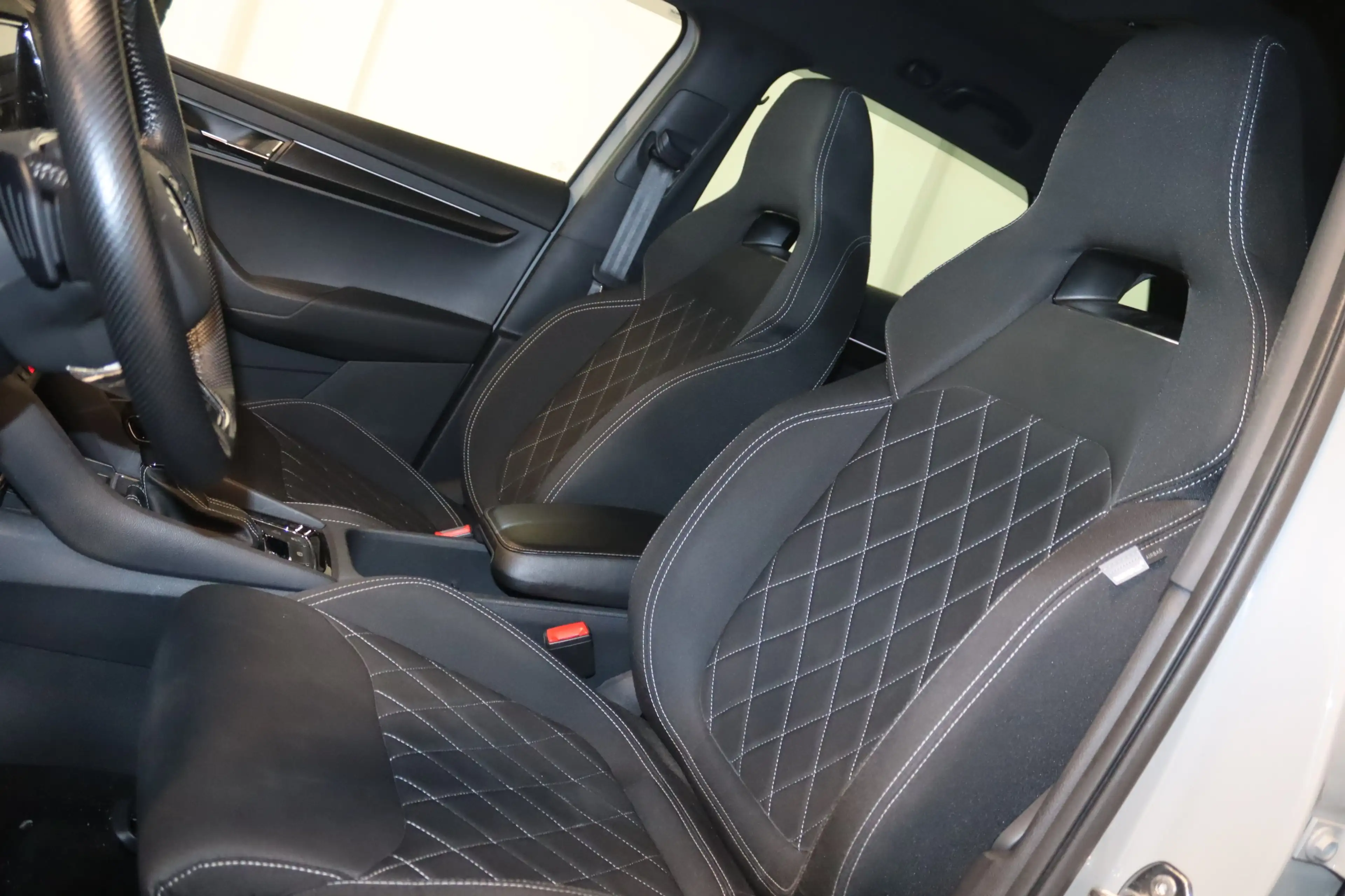 Skoda Karoq 2.0 TSI DSG Sportline 4x4 360°-AHK-LED-ACC — photo 4