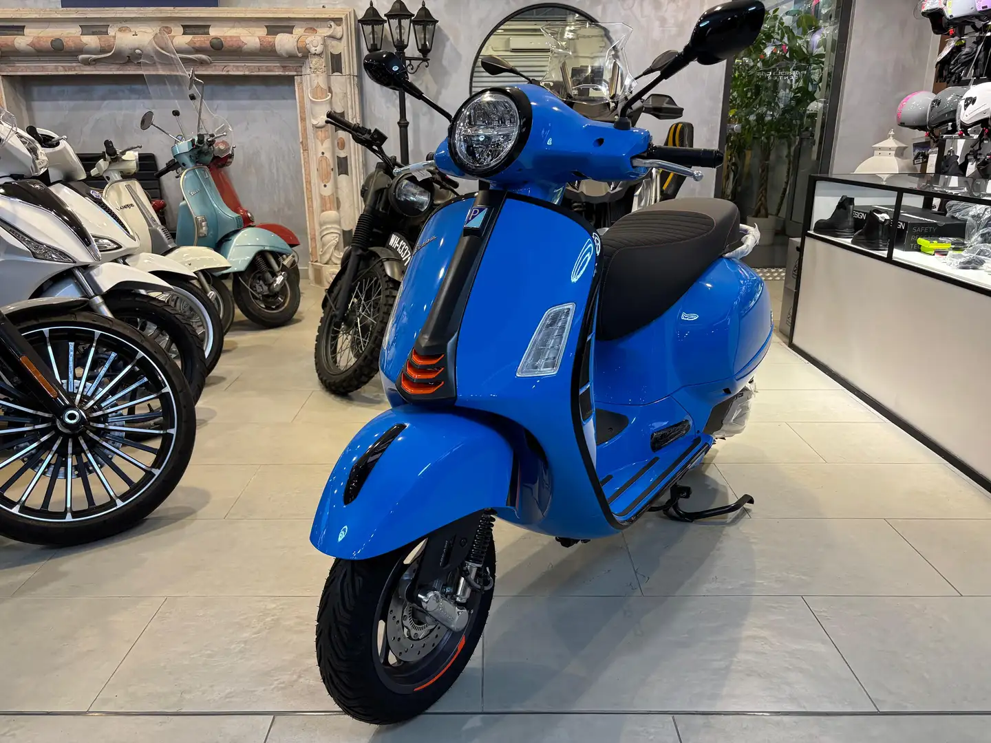 Vespa GTS Super Sport 310 Bleu - 1