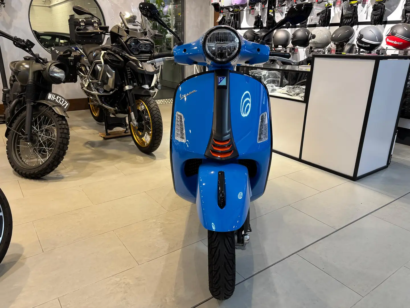 Vespa GTS Super Sport 310 Bleu - 2