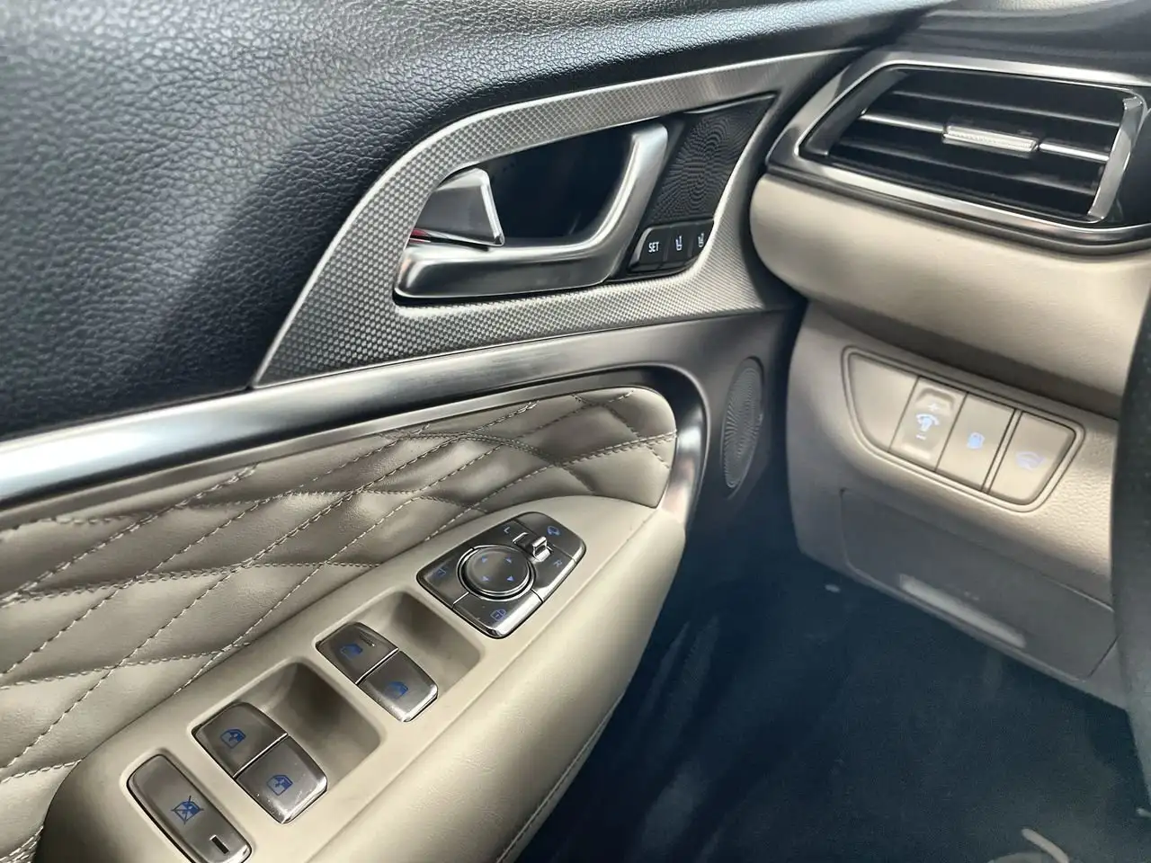 Genesis G70 снимка Genesis G70