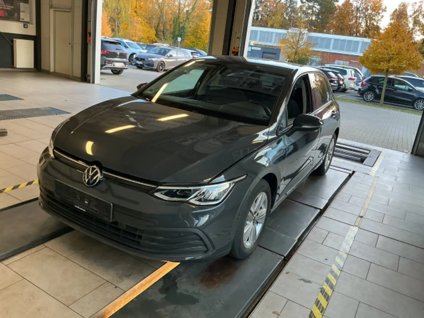 Volkswagen Golf VIII 2.0 TDI Life DSG Navi LED CarPlay ACC Grau - 2