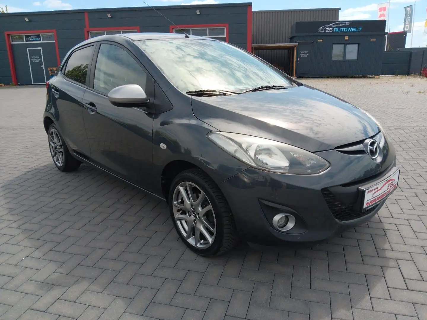 Mazda 2 Lim. 1.3 Sendo Klima Navi Plus Gris - 2