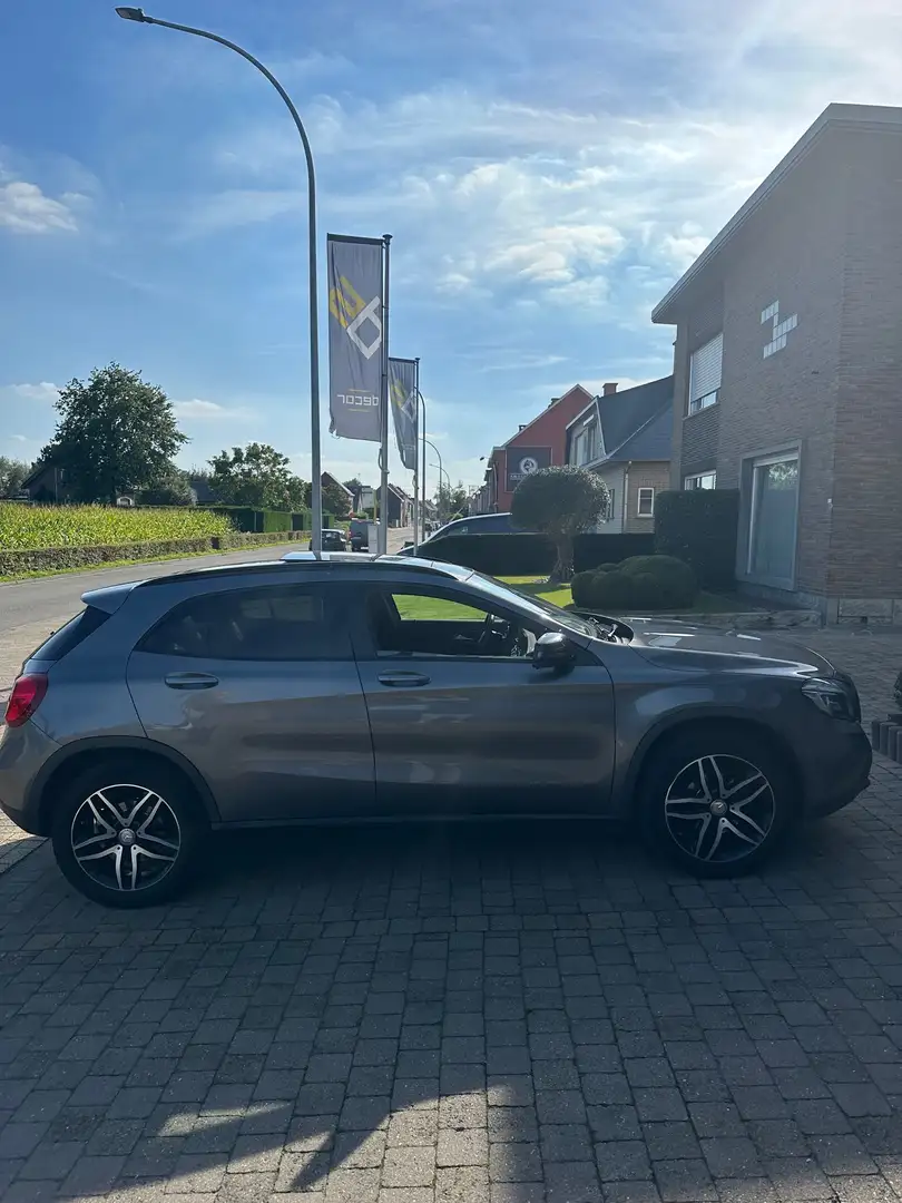 Mercedes-Benz GLA 200 Urban night - 2