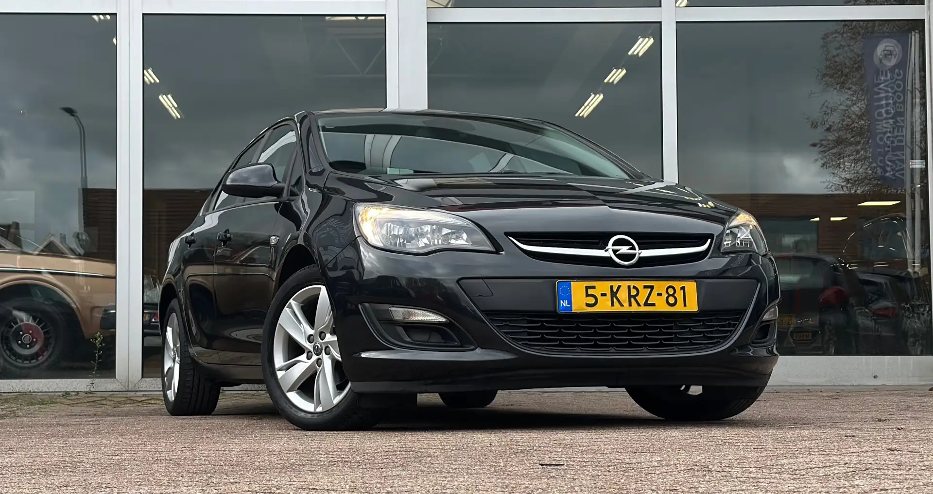 Opel Astra 1.4 Turbo Edition 100% Dealer onderhouden 1e Eigen Zwart - 2