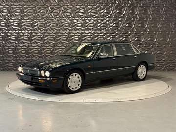 Daimler 4.0i V8 Suralimenté - BVA 1997 Super