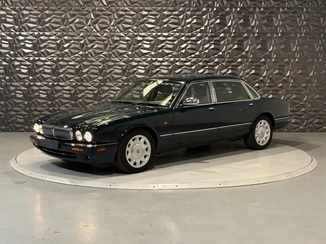 Jaguar Daimler Daimler 4.0i V8 Suralimenté - BVA  1997 Super