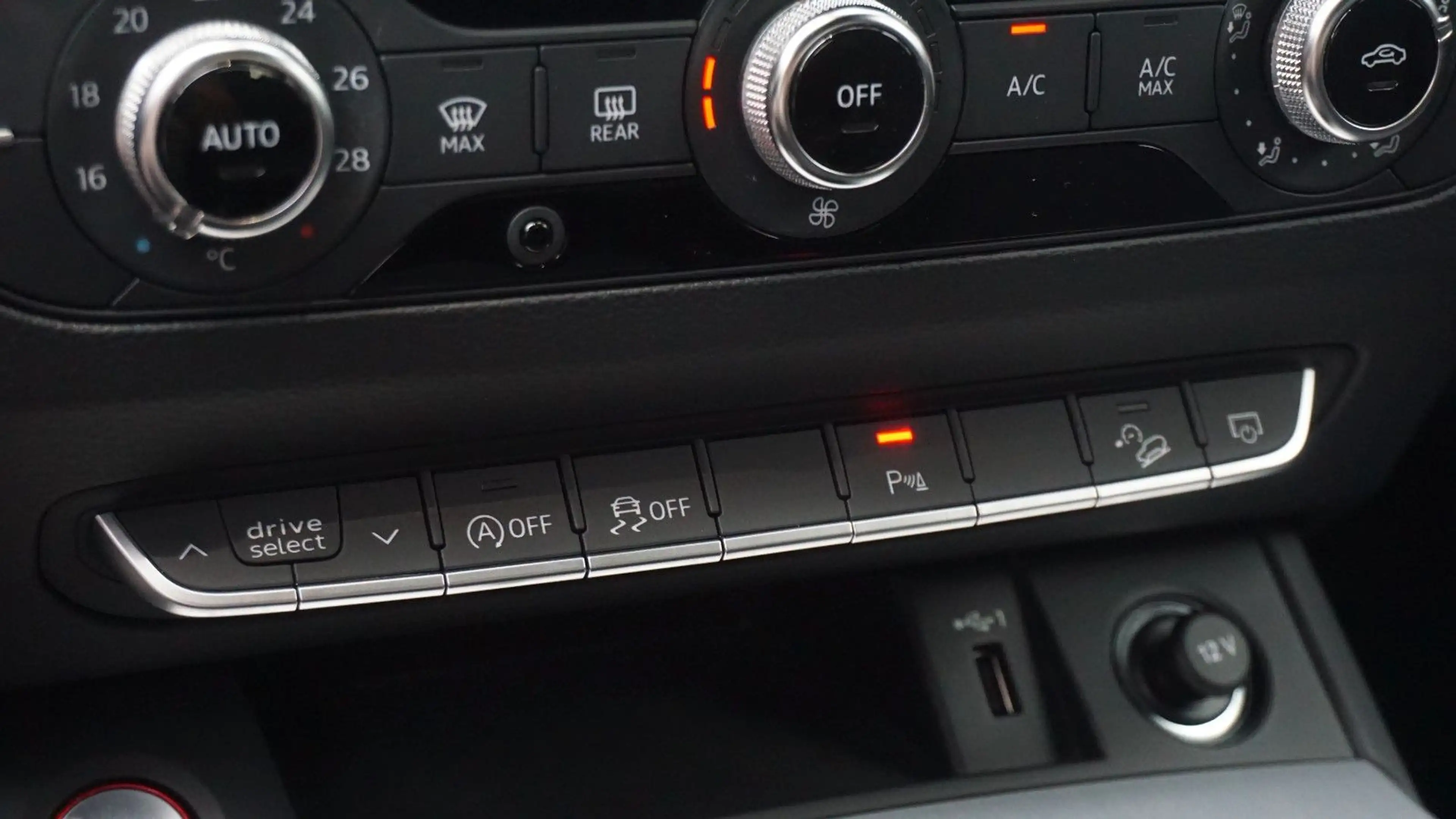 Audi SQ5 KAMERA*ACC*MATRIX*AHK*KEYLESS*TOTW*LHZ*TOP!! — photo 20